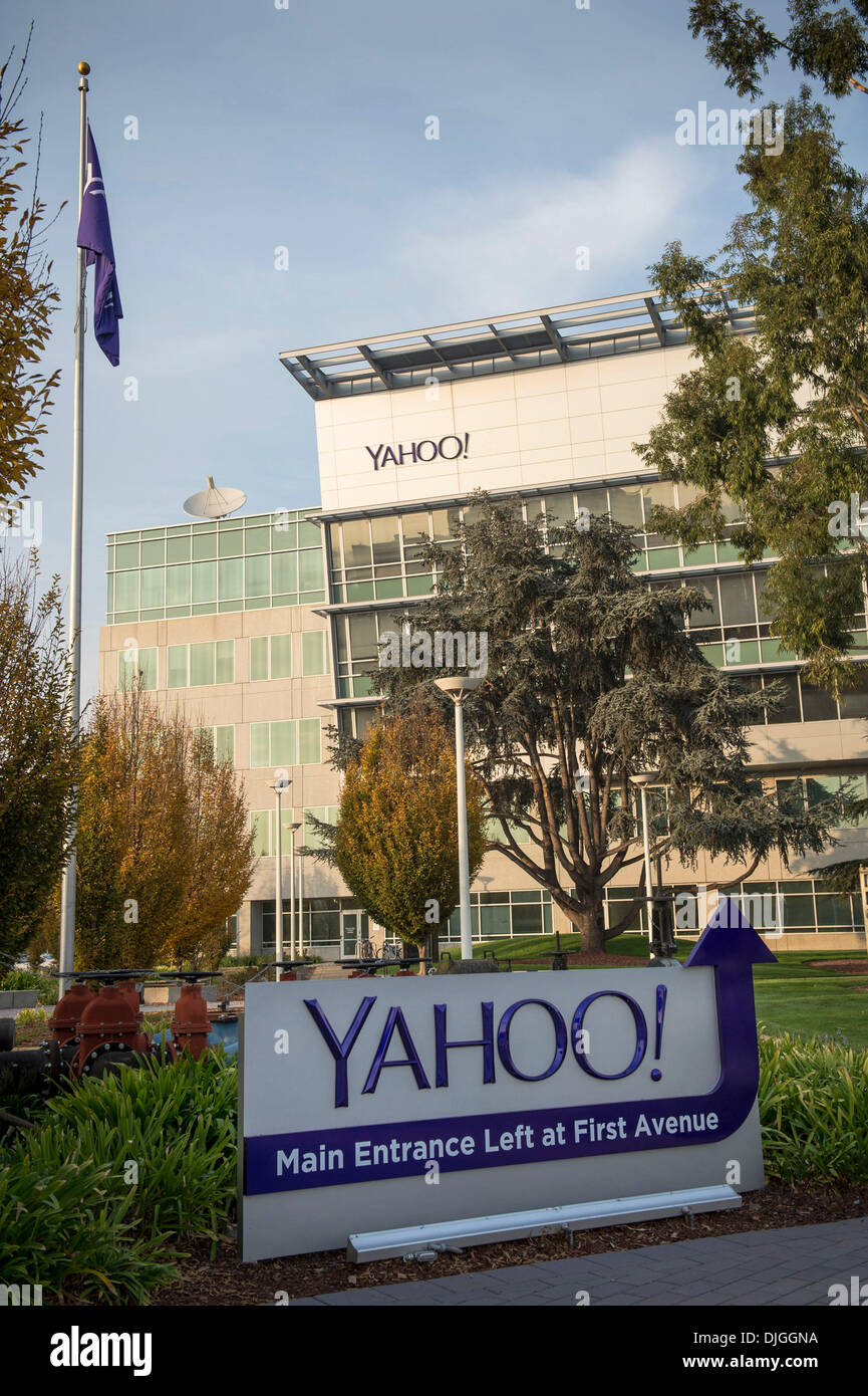 Yahoo news anchor hi-res stock photography and images - Alamy