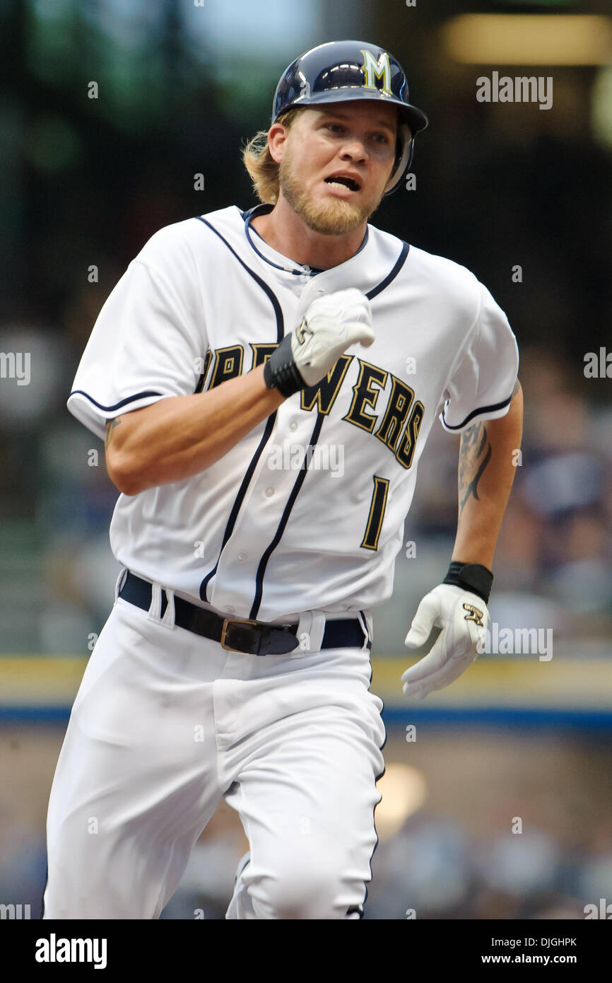 Milwaukee Brewers right fielder Corey Hart (1) heads to third on his