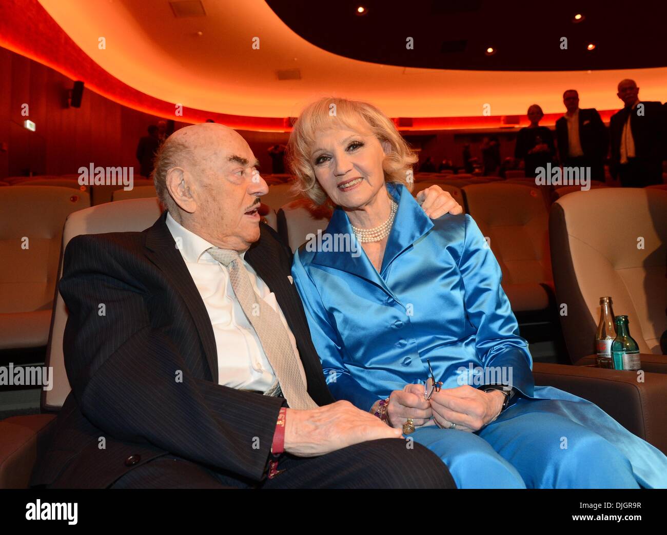 Berlin, Germany. 27th Nov, 2013. Movie producer Atze Brauner and actress Liselotte Pulver chat in the reopened cinema 'Zoo Palast' in Berlin, Germany, 27 November 2013. Photo: Britta Pedersen/dpa/Alamy Live News Stock Photo