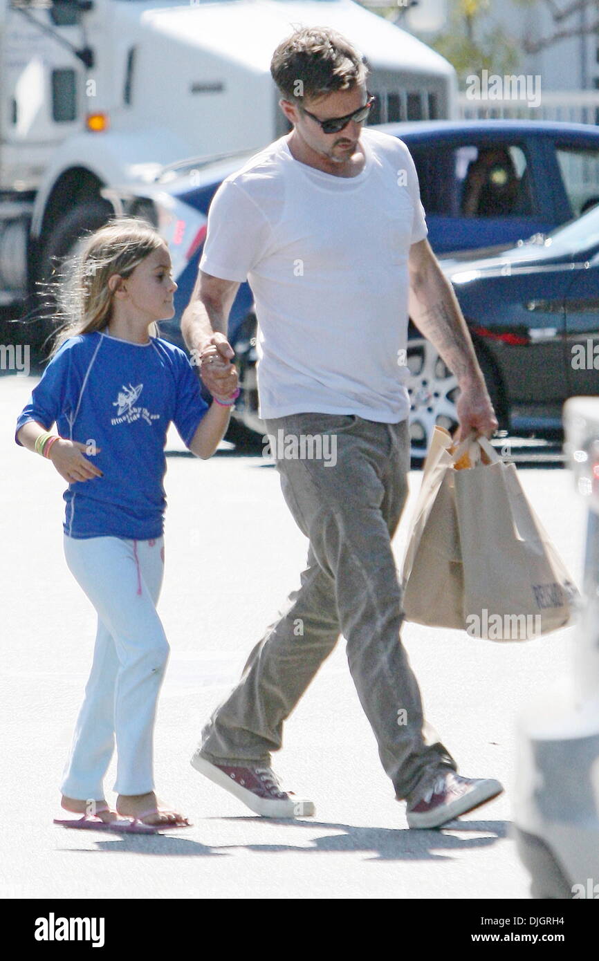 David Arquette shopping with his daughter Coco in Beverly Hills Los Angeles, California - 16.07.12 Stock Photo