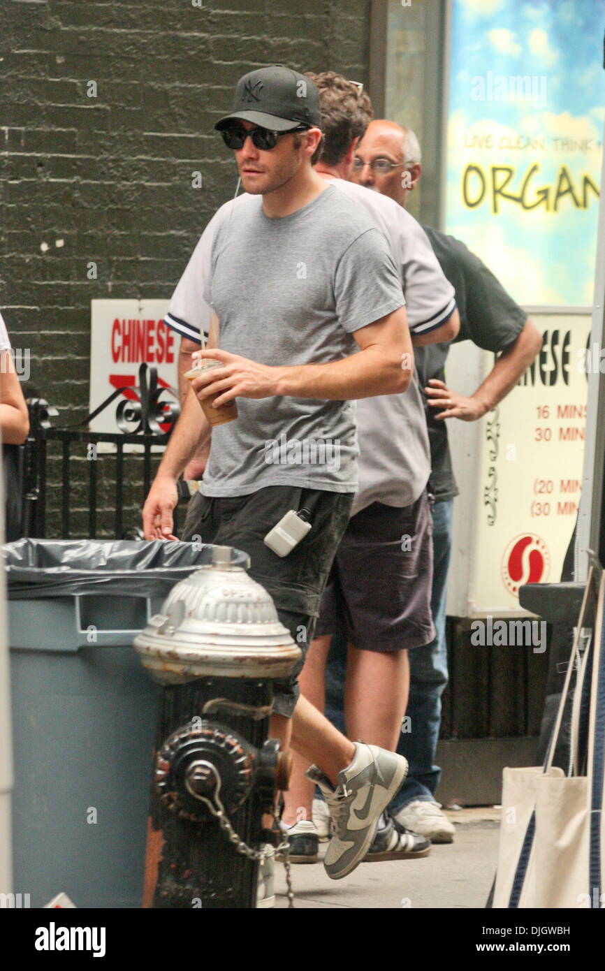 Jake Gyllenhaal visits his mom, director and screenwriter Naomi Foner on the set of her movie 'Very Good Girls' Dakota Fanning and Elizabeth Olsen star as young girls who both fall for the same street artist, played by Boyd Holbrook. Demi Moore also appea Stock Photo