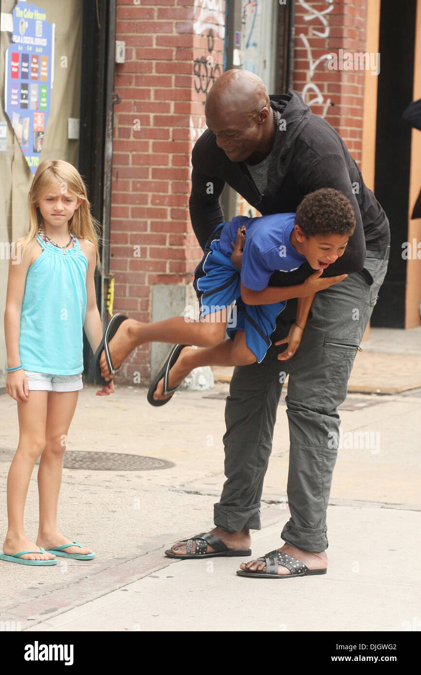 Leni Klum Henry Samuel And Seal Singer Seal Picks Up His Children Stock Photo Alamy