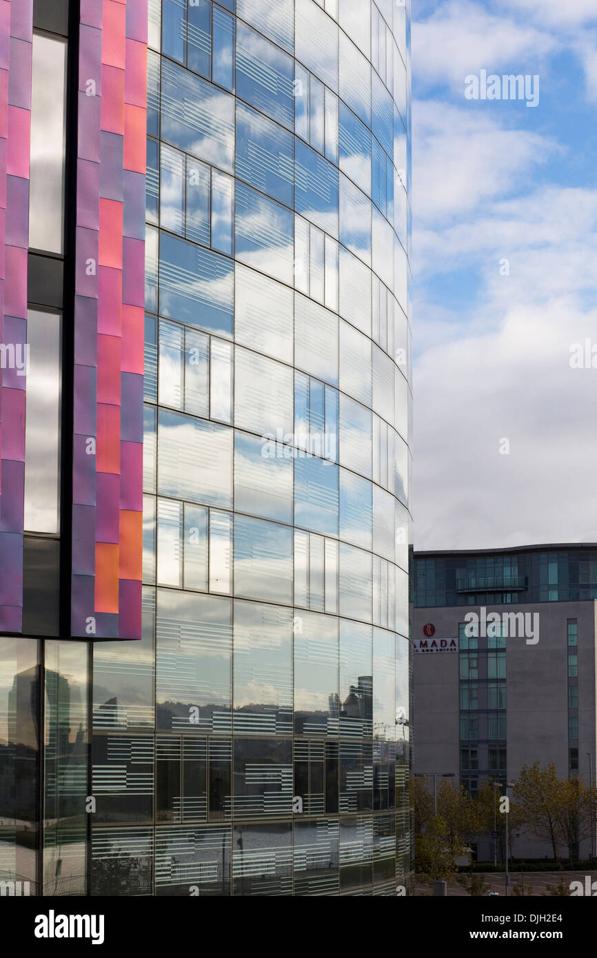 Thousands of stainless-steel shingles Create an Op-Art Effect screen printed glazing on Aloft Hotel London England Stock Photo
