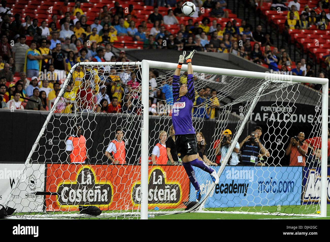 Atlanta united soccer goal keeper hires stock photography and images