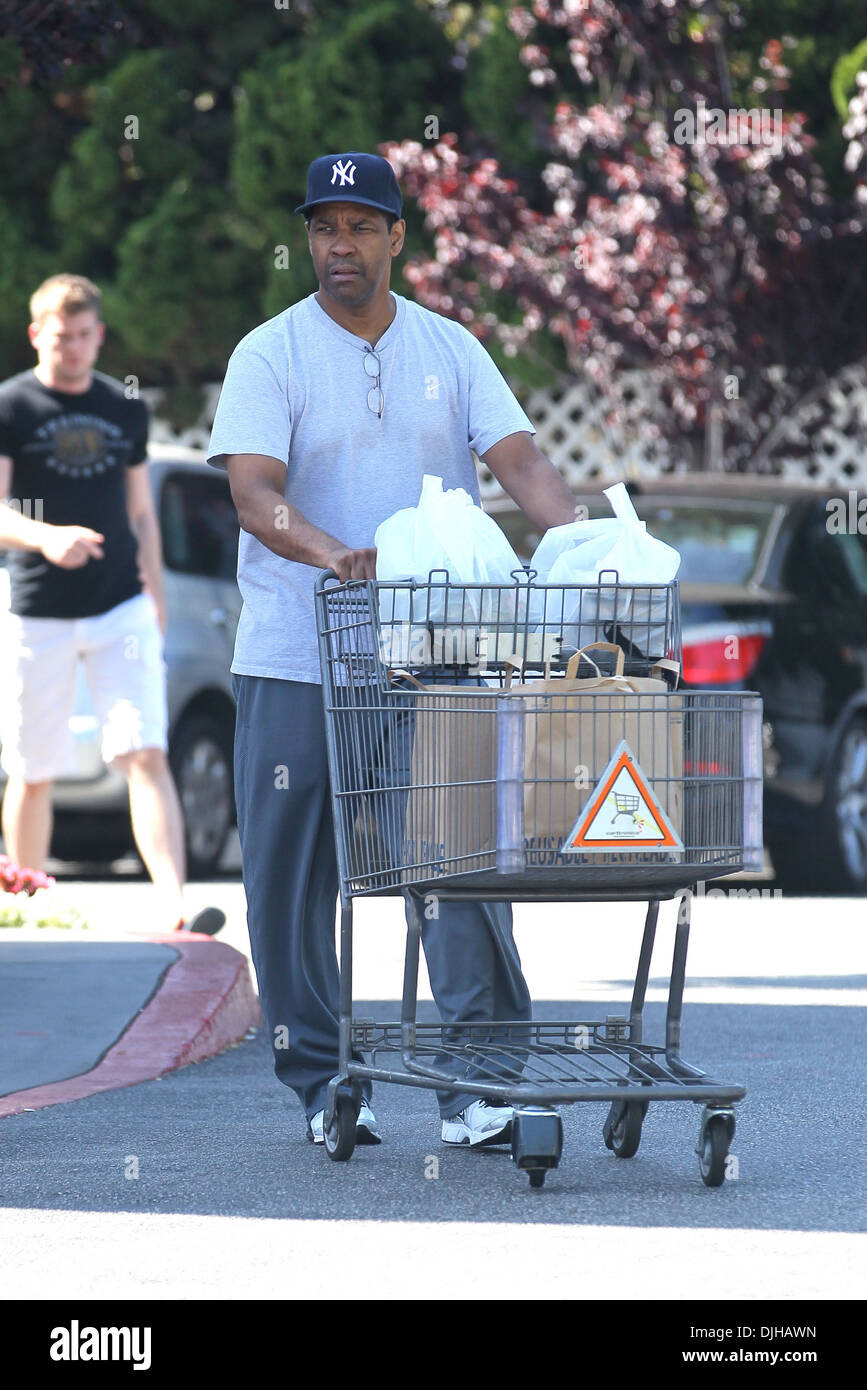 Denzel Washington does his weekly shopping at Bristol Farms Los Angeles