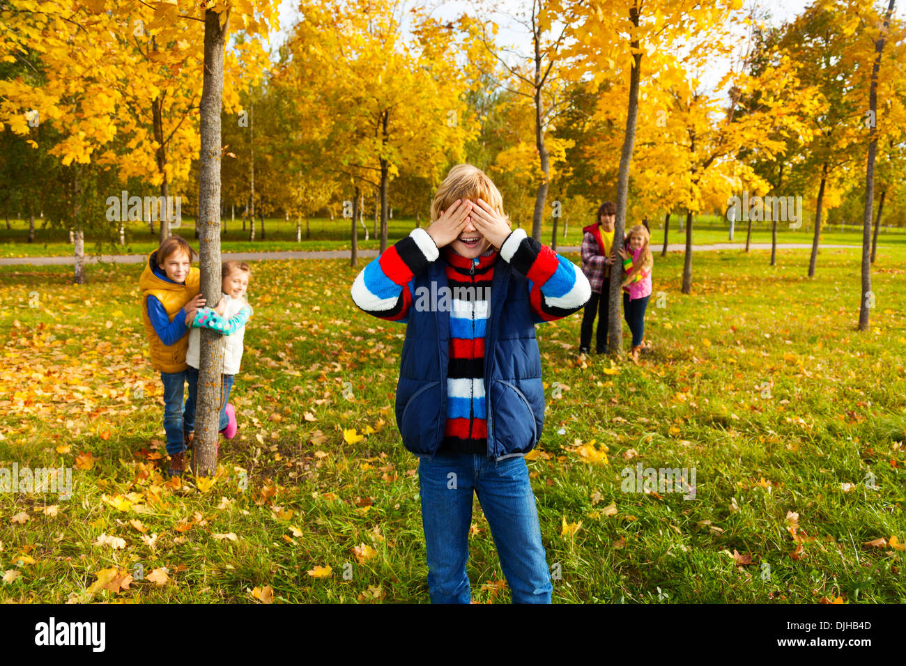 Children playing hide and seek illustration Stock Vector Image & Art - Alamy