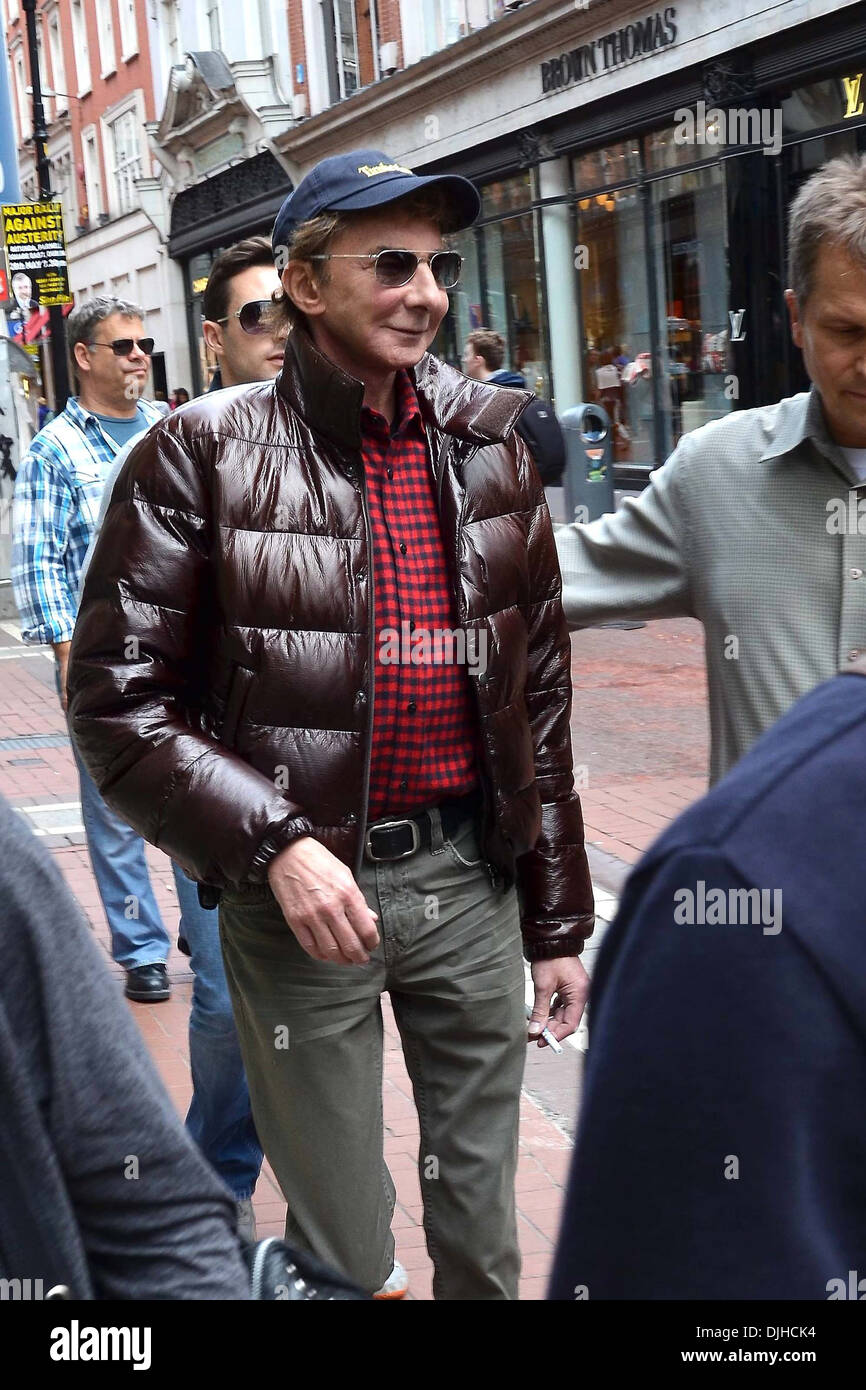 Singer Barry Manilow is seen shopping 