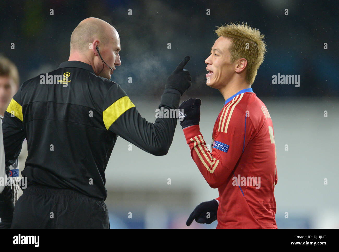 Moscow, Russia. 27th Nov, 2013. Referee Antony Gautier (L) talks to Moscow's Keisuke Honda during the UEFA Champions League Group D soccer match between CSKA Moscow and FC Bayern Munich at Arena Chimki in Moscow, Russia, 27 November 2013. Photo: Andreas Gebert/dpa/Alamy Live News Stock Photo