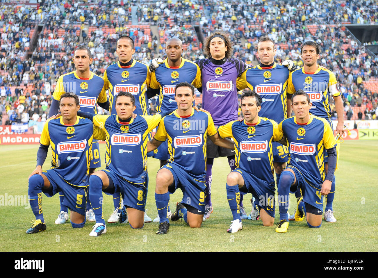 File:Club América & Real Madrid friendly match about to start 2010-08-04  1.JPG - Wikimedia Commons