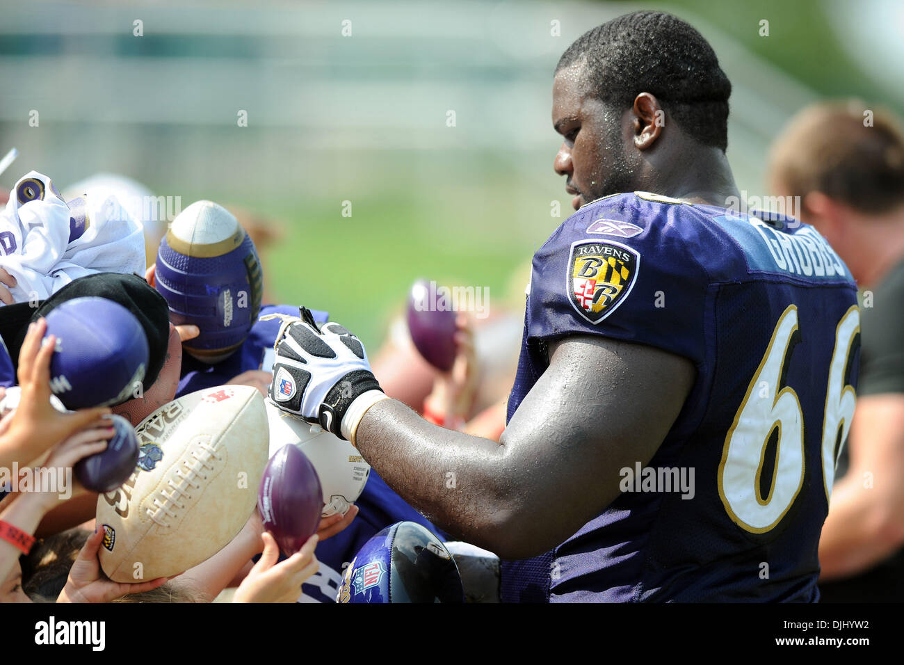 04 August 2010: Baltimore Ravens guard Ben Grubbs (66) signs autographs for fans during Ravens training camp at McDaniel College in Westminster, MD...Mandatory Credit: Russell Tracy / Southcreek Global (Credit Image: © Russell Tracy/Southcreek Global/ZUMApress.com) Stock Photo