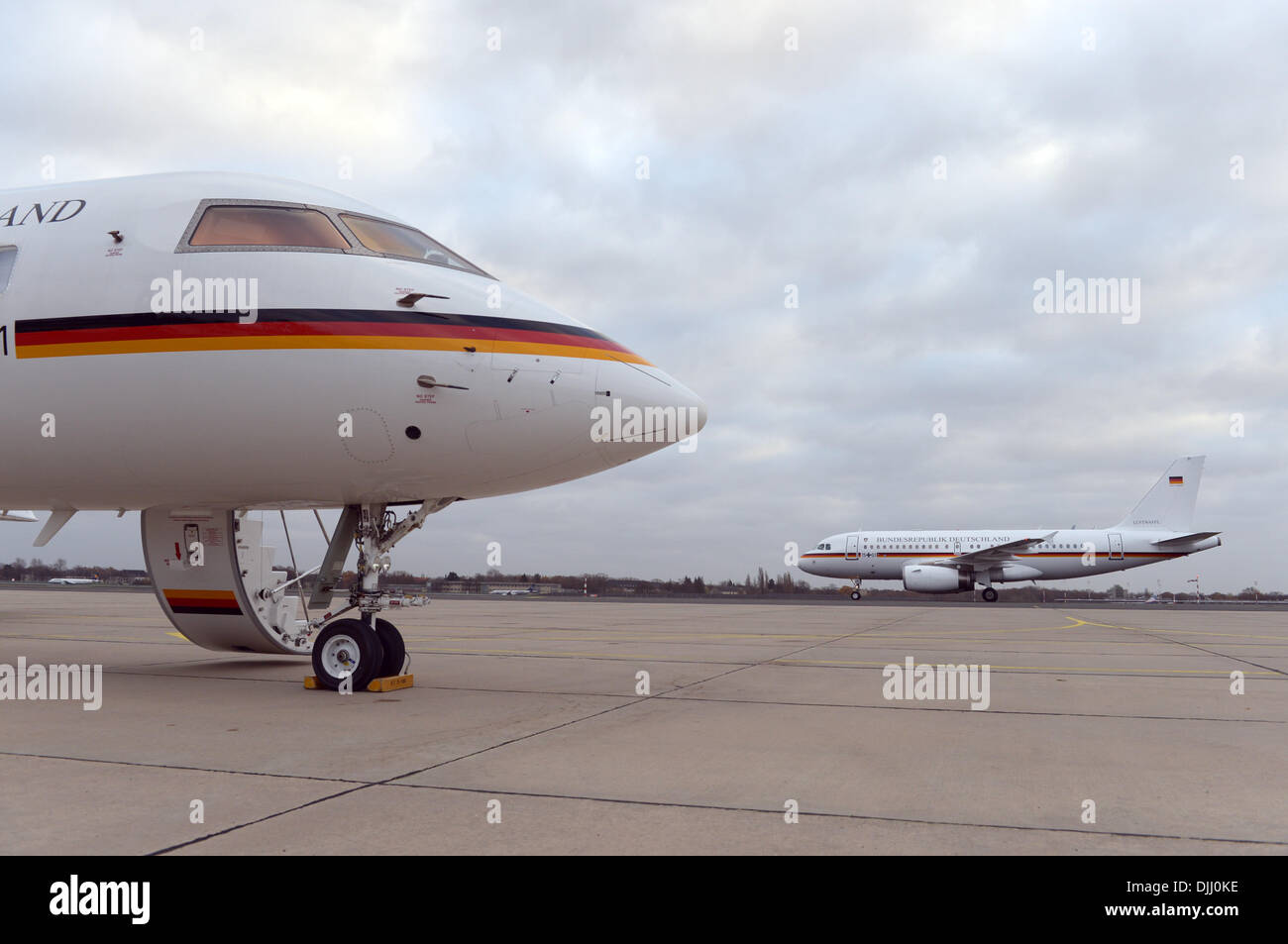 Download Bombardier Global 5000 High Resolution Stock Photography And Images Alamy Yellowimages Mockups