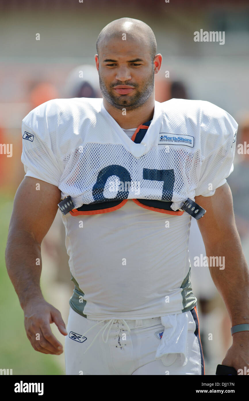 Chicago Bears tight end Kellen Davis (87) heads to the field for the  training camp practice at Olivet Nazarene University in Bourbonnais, IL.  (Credit Image: © John Rowland/Southcreek Global/ZUMApress.com Stock Photo -