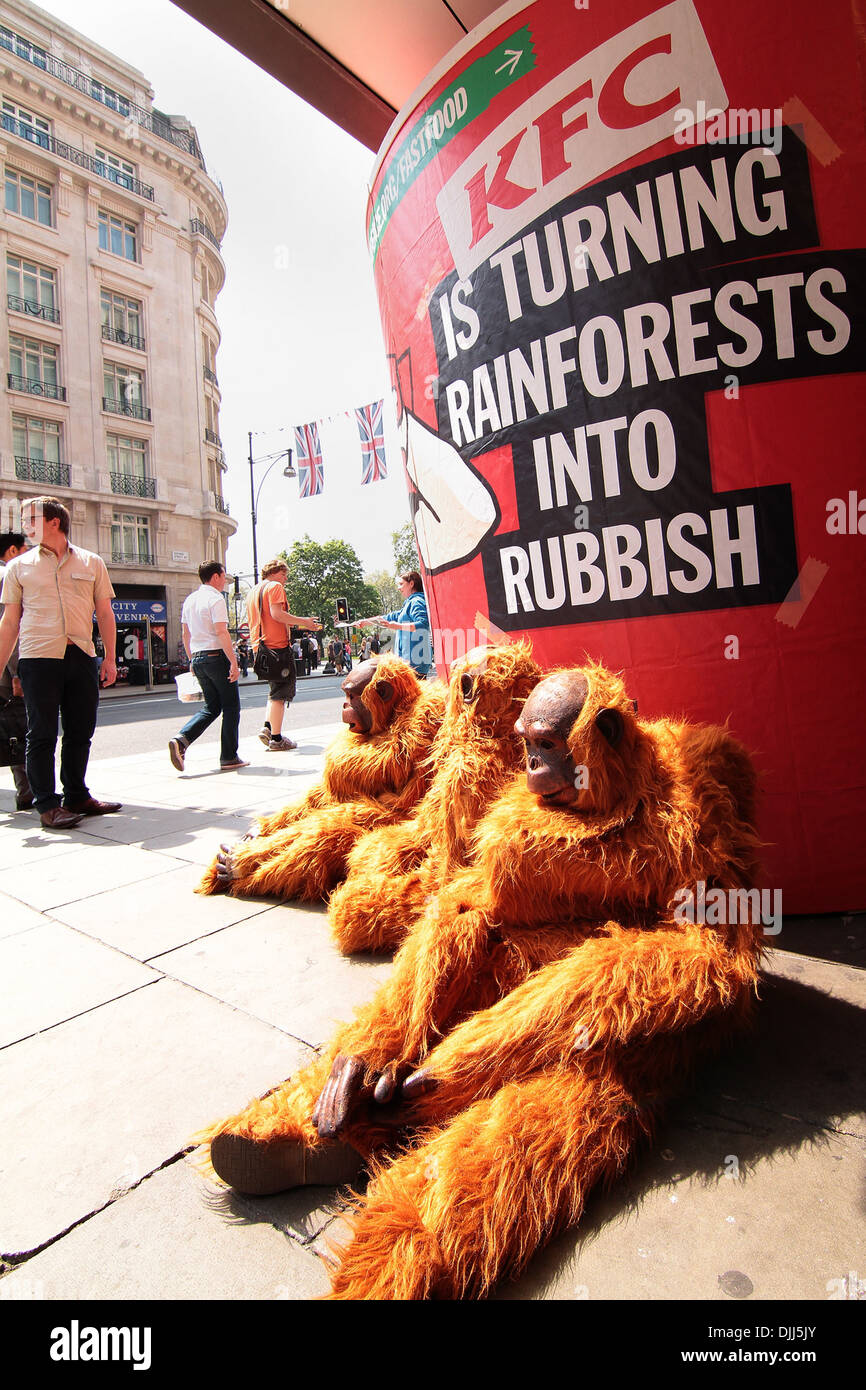 Atmosphere Greenpeace Demonstrators Sitting Outside Fast Food Chain Stock Photo Alamy