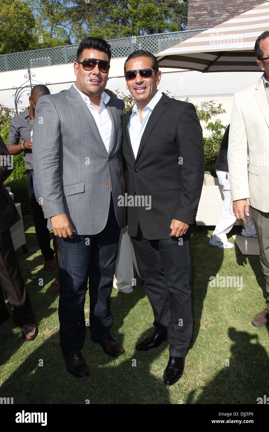 Assemblymember Ricardo Lara and Los Angeles Mayor Antonio Villaraigosa ...