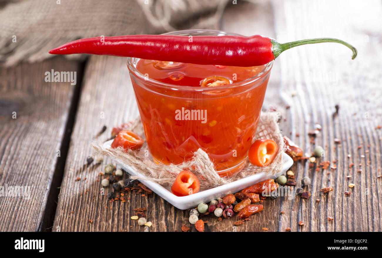 Кисло сладкий соус с перцем рецепт. Соус кисло сладкий чили. Соус красный кисло-сладкий. Соус кисло сладкий чили. Пеппер чили соус.