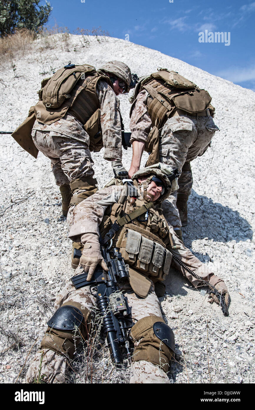 Rescue wounded soldier hi-res stock photography and images - Alamy