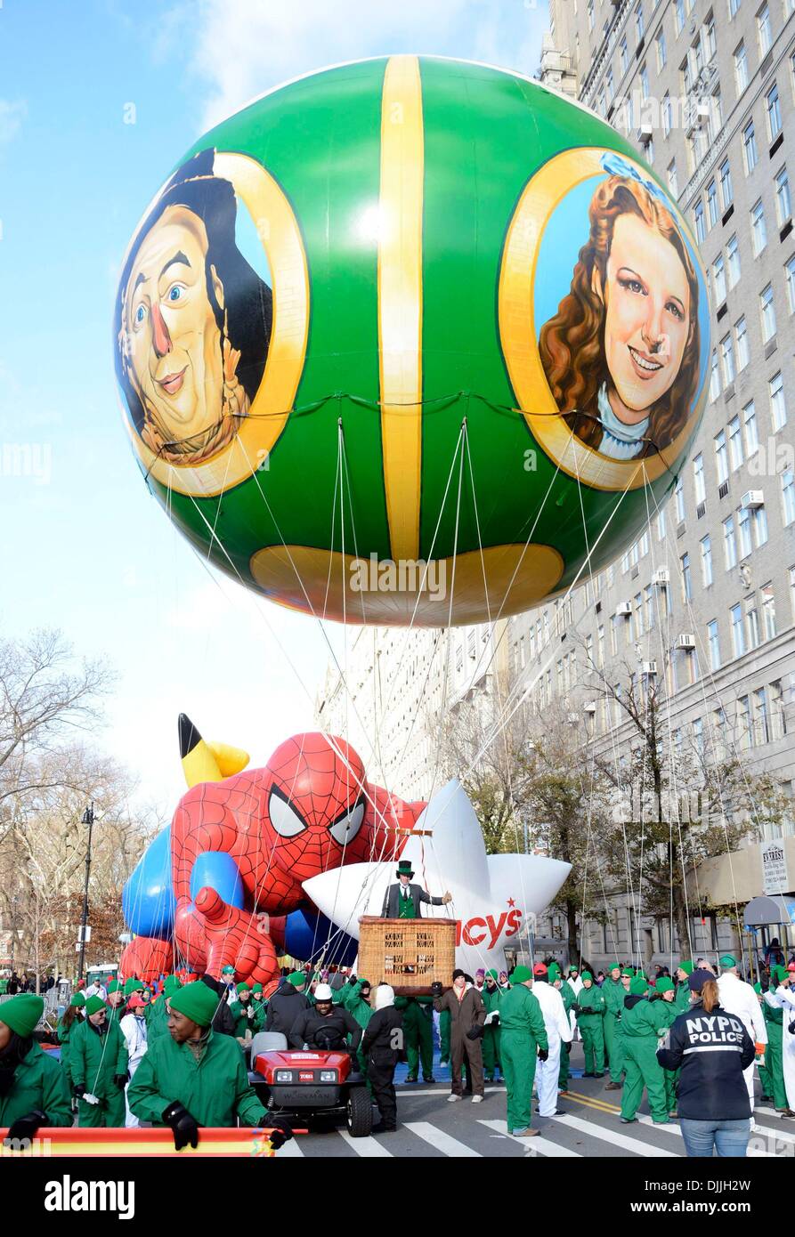 Macys thanksgiving day parade 2013 hires stock photography and images