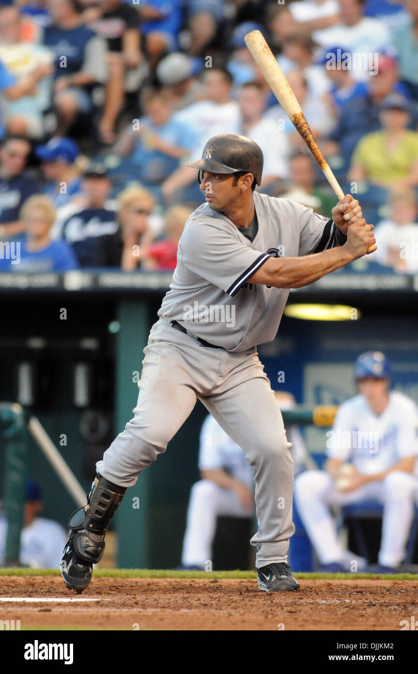 New York Yankees' catcher Jorge Posada stares over to first after  Fotografía de noticias - Getty Images