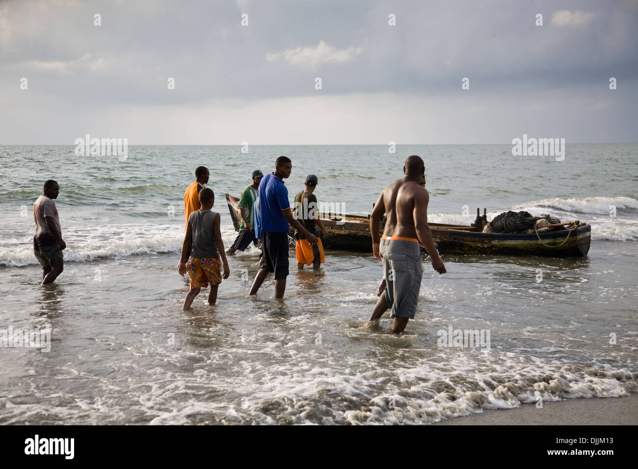 Artisan fishermen bringing in their catch, Colombia Stock Photo
