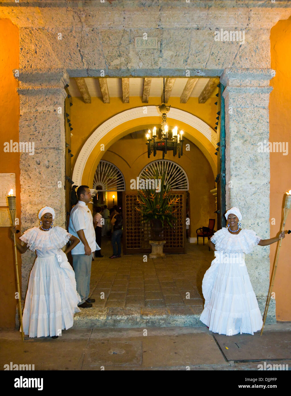 Colombia traditional costume hi-res stock photography and images - Alamy