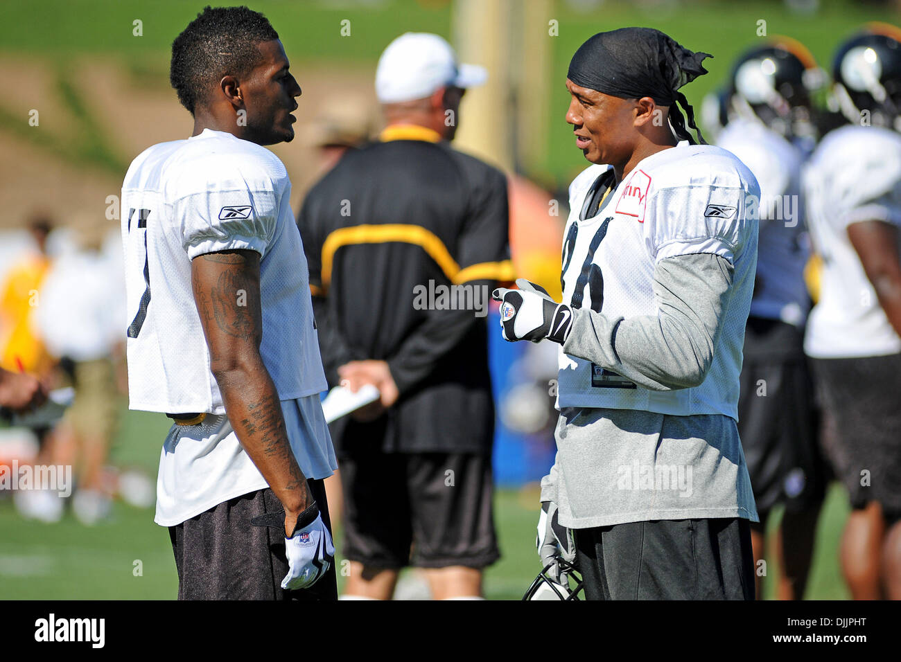 Aug. 17, 2010 - Latrobe, PENNSYLVANNIA, United States of America - 16 August, 2010: Pittsburgh Steelers' wide receiver HINES WARD (86) chats with Pittsburgh Steelers' wide receiver MIKE WALLACE (17) during training camp at St. Vincent College in Latrobe, PA...MANDATORY CREDIT: DEAN BEATTIE / SOUTHCREEK GLOBAL (Credit Image: © Dean Beattie/Southcreek Global/ZUMApress.com) Stock Photo