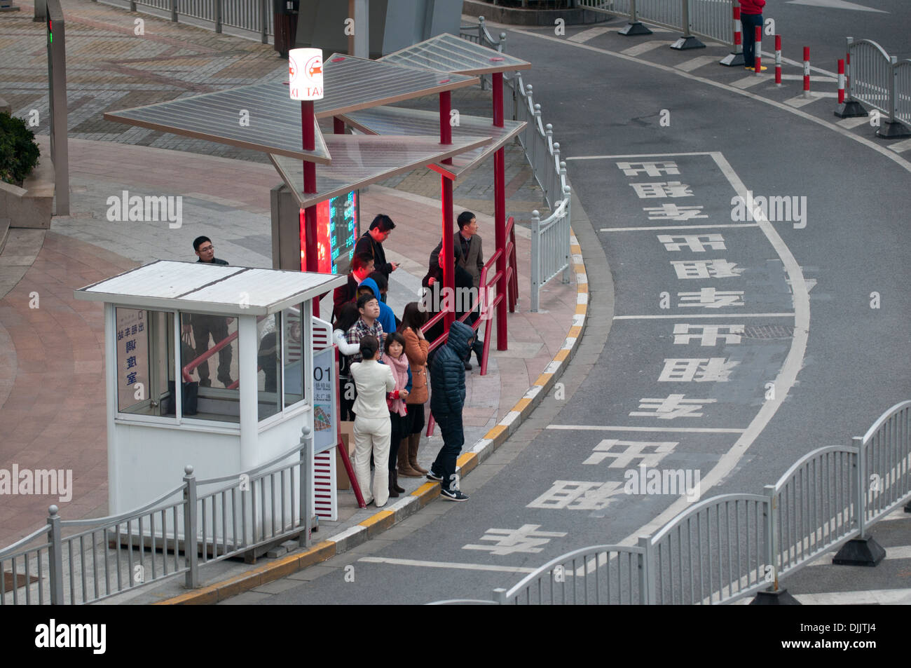 Bus stop in Pudong District, Shanghai, China Stock Photo