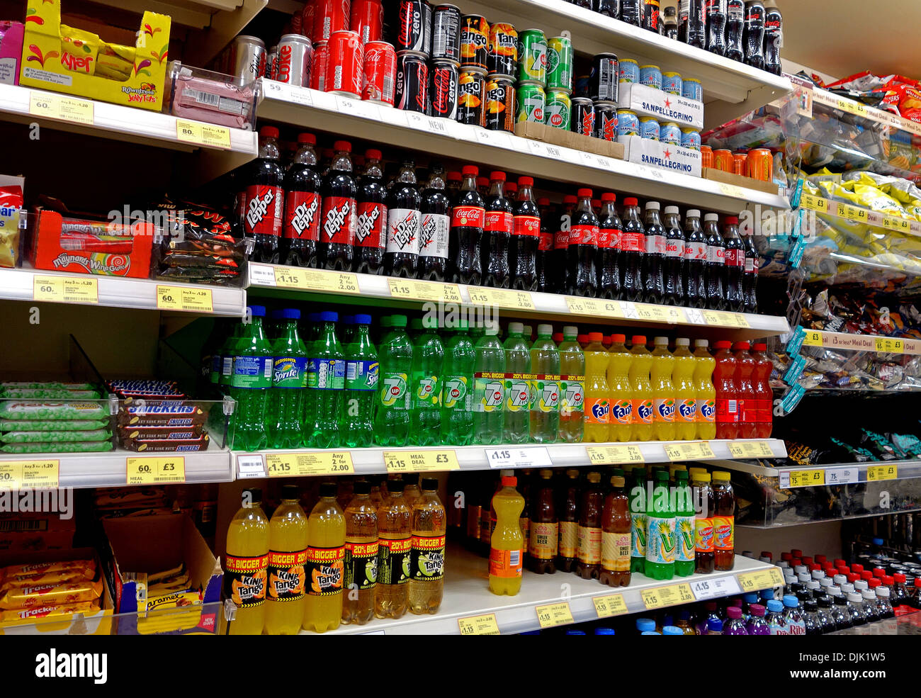 Soft Drinks Supermarket High Resolution Photography Images - Alamy