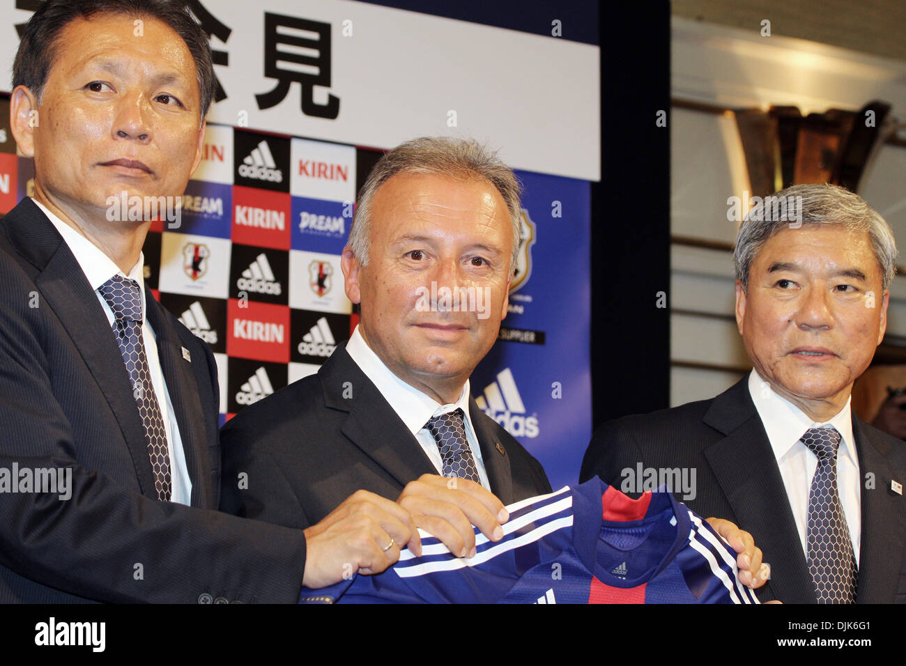 Aug 31, 2010 - Tokyo, Japan - Former AC Milan coach ALBERTO ZACCHERONI (C), JFA technical director HIROMI HARA (L) Vice Chairman of the Japan Football Association (JFA) KUNIYA DAINI (R) attend a press conference announcing of his appointment as Japan's national football coach in Tokyo, Japan. Zaccheroni is to coach the national team to prepare for the next World Cup. ( (Credit Imag Stock Photo