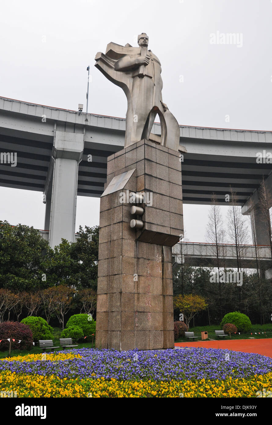 Revolutionary statue next to The Nanpu Bridge in Shanghai, China Stock Photo