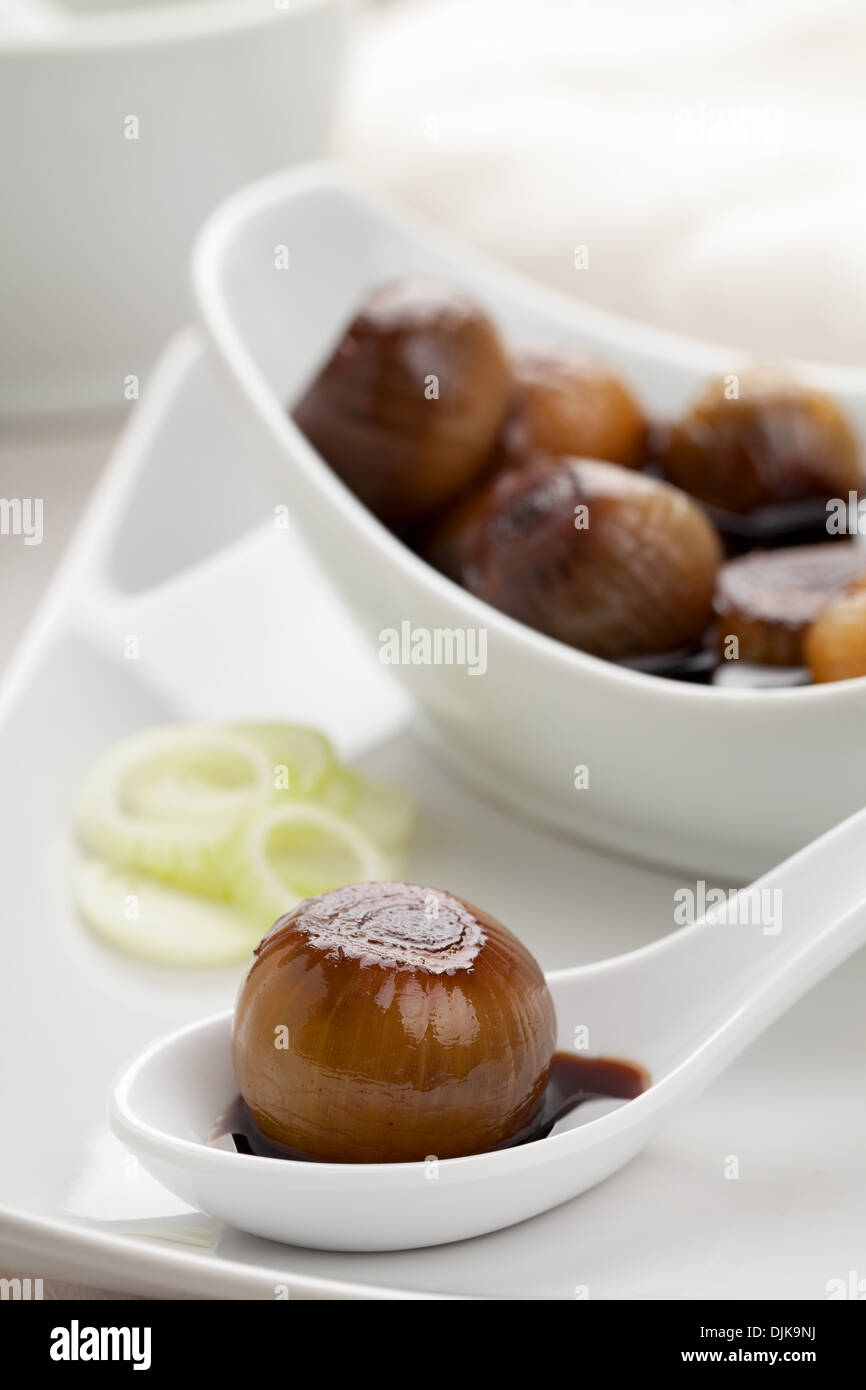 Pickling onions pickled in dark balsamic vinegar Stock Photo Alamy