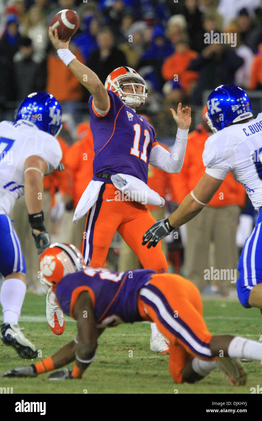 Clemson Quarterback Kyle Parker 11 Throws A Deep Touchdown