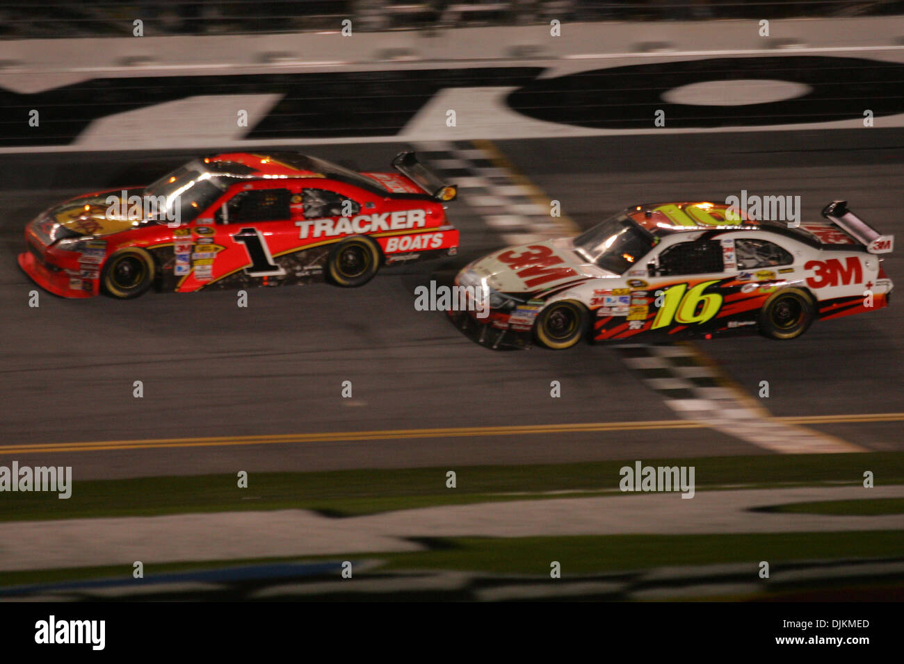 Jamie McMurray (1) and Greg Biffle (16) race during the Daytona 500 at ...