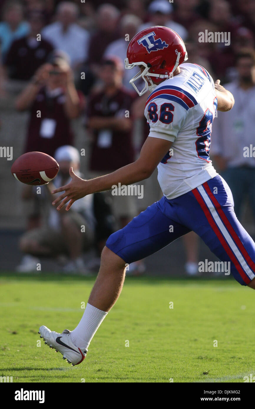 Sept 11, 2010:Louisiana Tech Bulldogs punter Ryan Allen (86) punts the ball during the contest between the Texas AM Aggies and the Louisiana Tech Bulldogs at Kyle Field in College Station Texas. Texas A&M won 48 -16. (Credit Image: © Donald Page/Southcreek Global/ZUMApress.com) Stock Photo