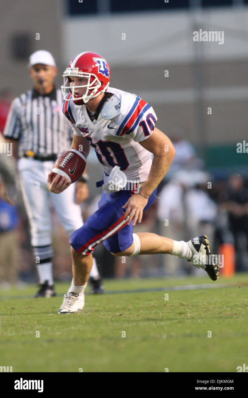 Sept 11, 2010: Louisiana Tech Bulldogs quarterback Colby Cameron (10) runs the ball during the contest between the Texas AM Aggies and the Louisiana Tech Bulldogs at Kyle Field in College Station Texas. Texas A&M won 48 -16. (Credit Image: © Donald Page/Southcreek Global/ZUMApress.com) Stock Photo