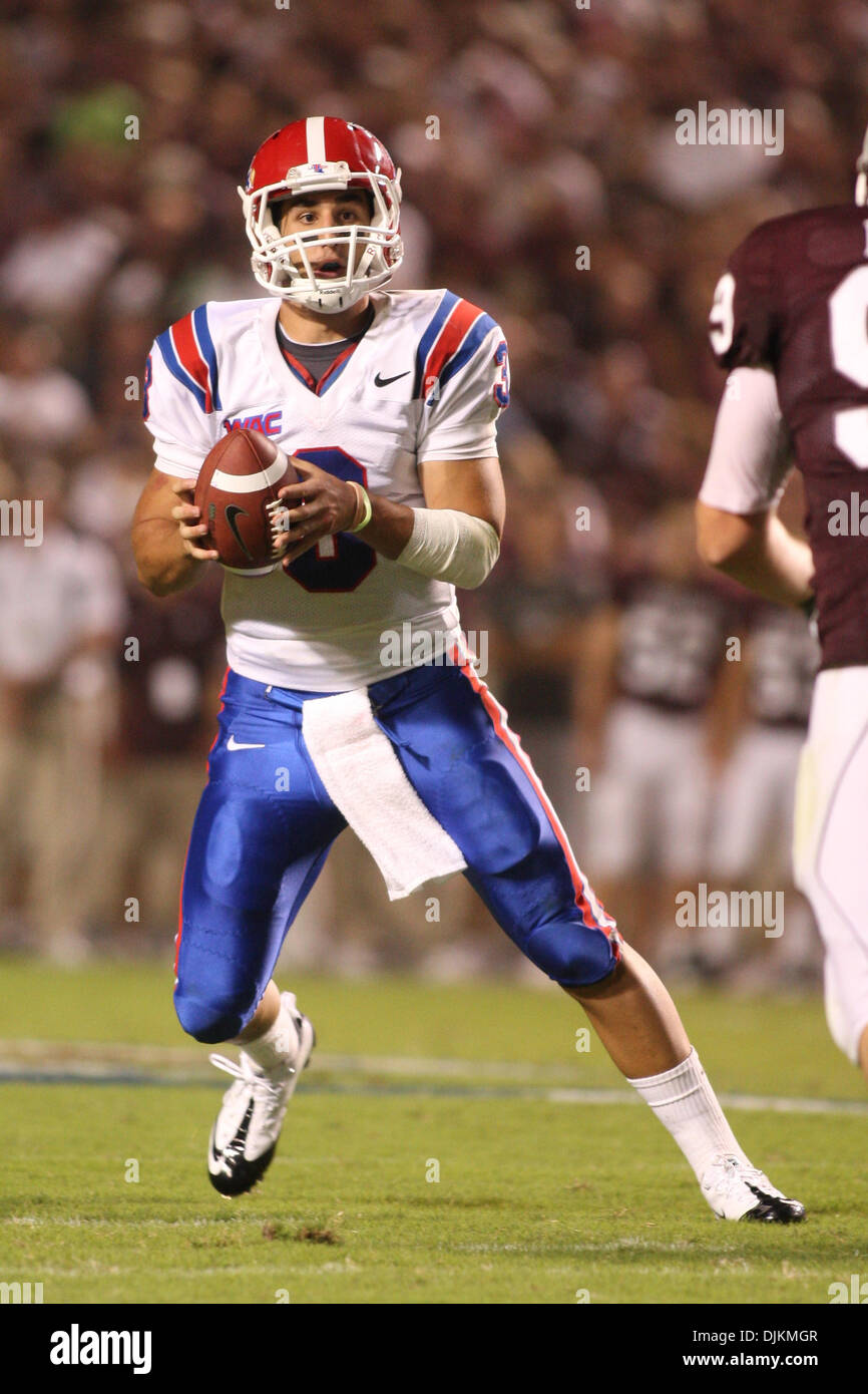 Sept 11, 2010: Louisiana Tech Bulldogs quarterback Colby Cameron (10) looks to pass during the contest between the Texas AM Aggies and the Louisiana Tech Bulldogs at Kyle Field in College Station Texas. Texas A&M won 48 -16. (Credit Image: © Donald Page/Southcreek Global/ZUMApress.com) Stock Photo