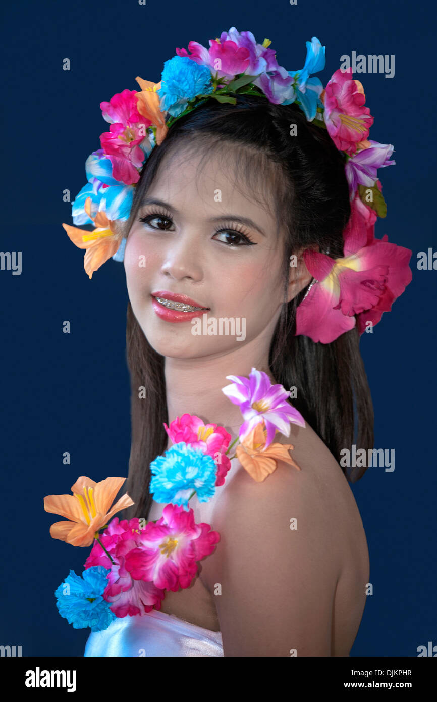 https://c8.alamy.com/comp/DJKPHR/a-young-and-beautiful-thai-girl-with-flowers-in-her-hair-thailand-DJKPHR.jpg