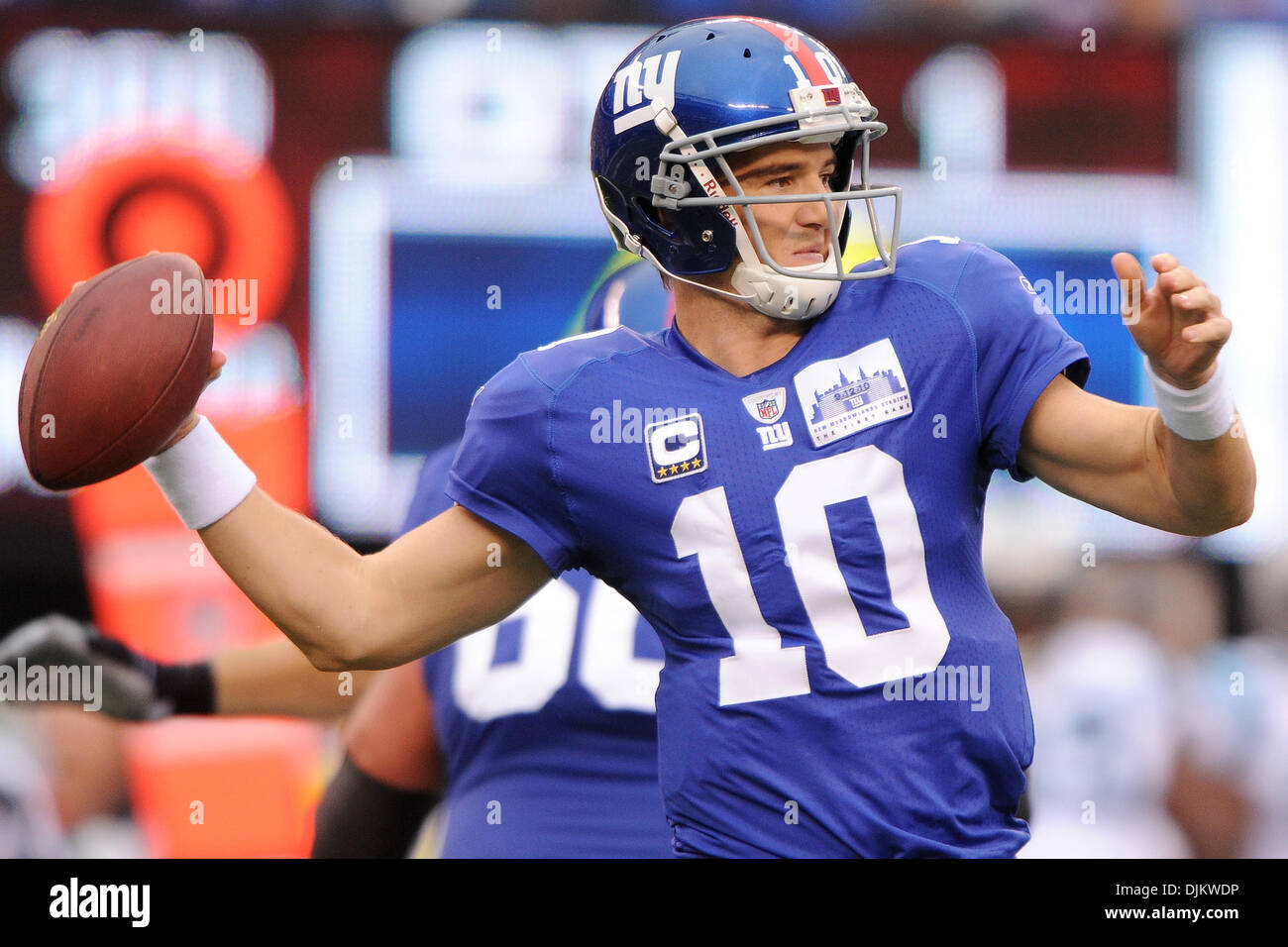 New York Giants quarterback Eli Manning (10) throws a pass during first