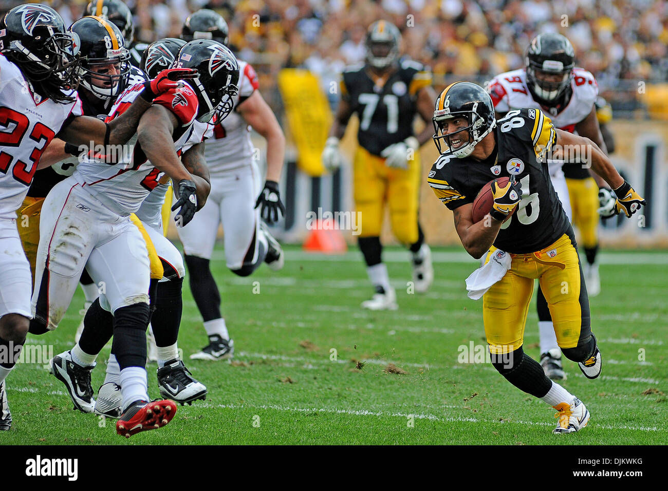 Sept. 12, 2010 - Pittsburgh, PENNSYLVANNIA, United States of America - Pittsburgh Steelers' wide receiver HINES WARD (86) makes a run in the second quarter as the Steelers take on the Falcons at Heinz Field in Pittsburgh, PA....Steelers win in overtime over the Falcons by a 15-9 (Credit Image: © Dean Beattie/Southcreek Global/ZUMApress.com) Stock Photo