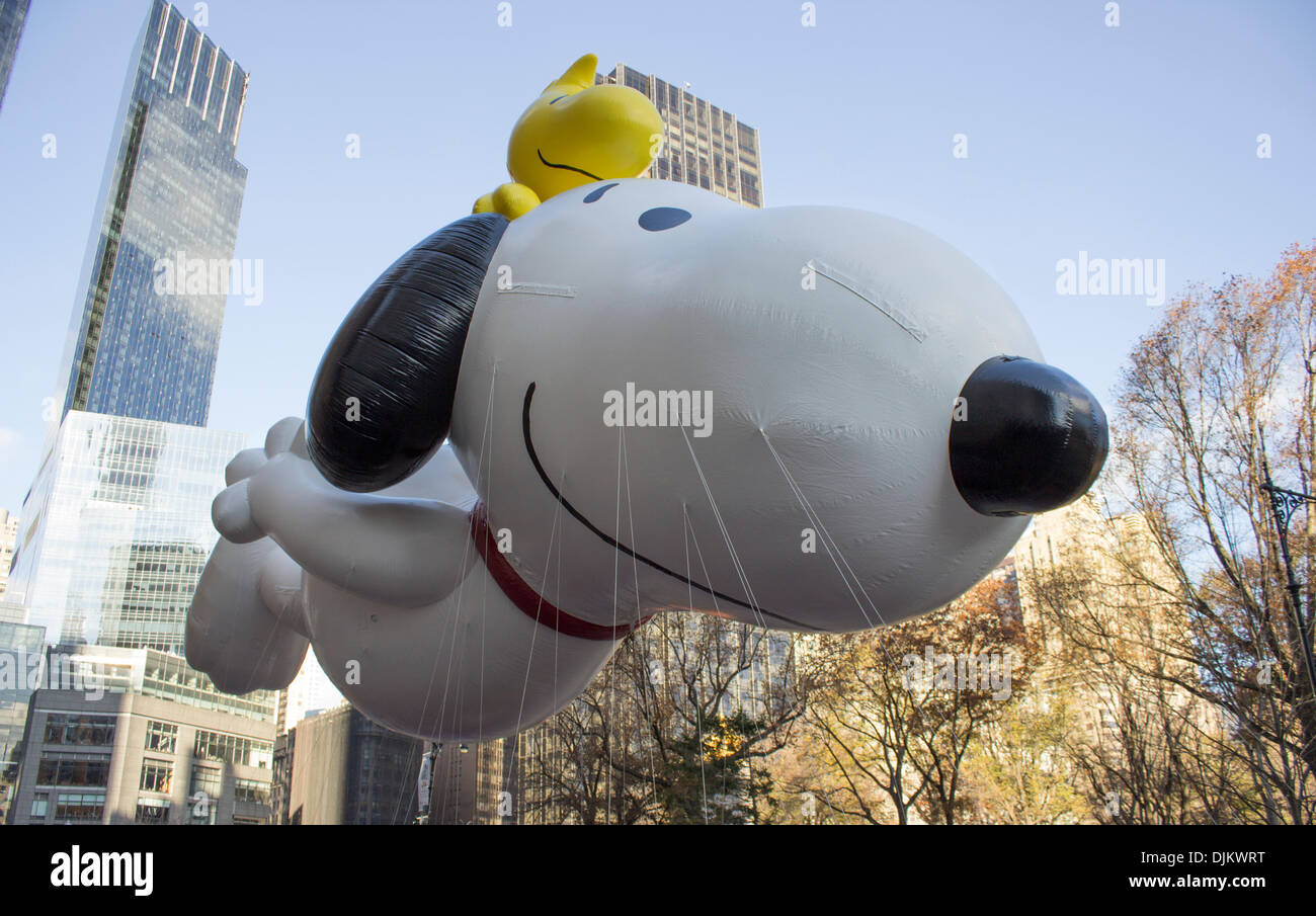 New York, NY, USA. 28th Nov, 2013. Snoopy and Woodstock characters