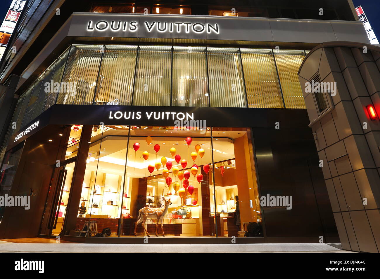 Photo of Louis Vuitton store in Shinjuku Tokyo at night