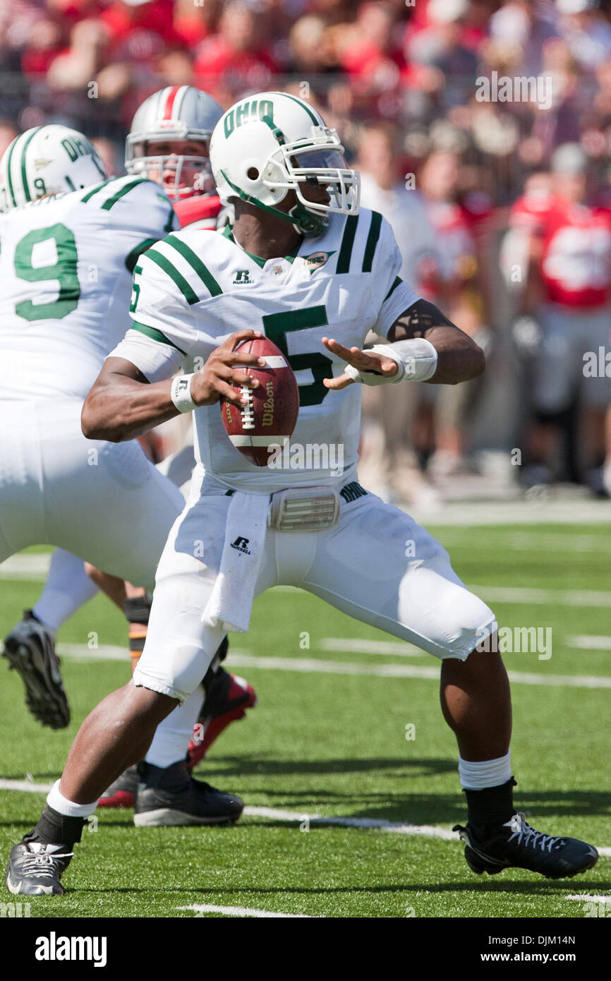sept-18-2010-columbus-ohio-united-states-of-america-ohio-quarterback-DJM14N.jpg