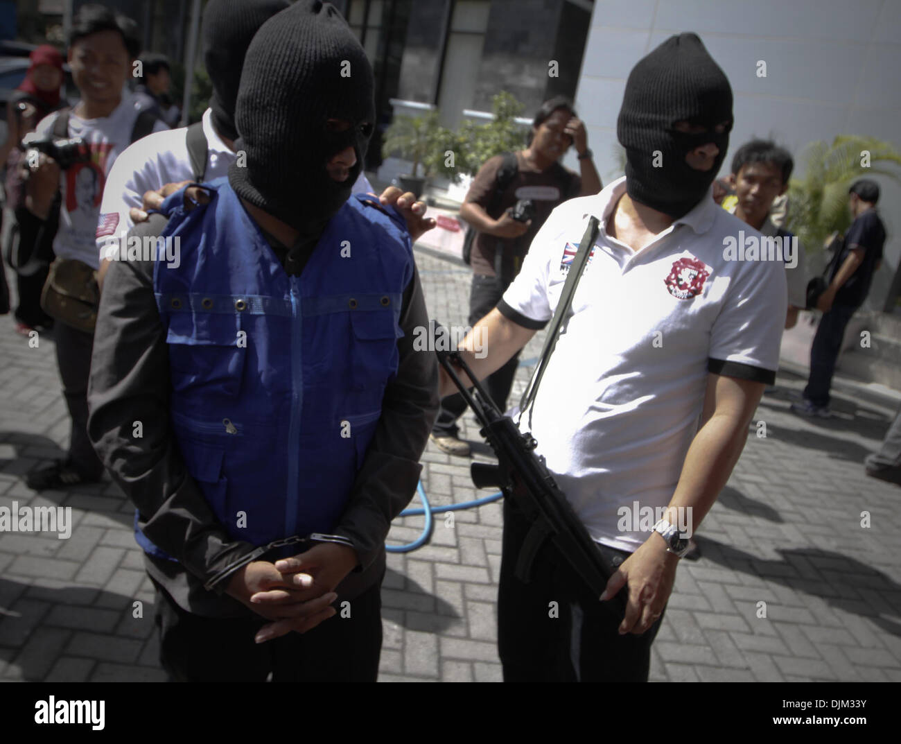 Yogyarkarta, Indonesia. 28th Nov, 2013.  DESTRUCTION OF EVIDENCE. Suspect drug trafficking, Subahri aka Agus Feriyanto (blue vest) guarded of Indonesia Anti Narcotics board when the destruction of evidence of narcotic type of amphetamine or methamphetamine on November 28, 2013 in Indonesia Anti Narcotics board office, Yogyakarta, Indonesia. Evidence weighing 1797.5 grams worth of Rp 3.5 billion or US $ 300.000,- is an evidence of smuggling Malayasia Customs foiled an Adi Sucipto international airport on November 8, 2013 ago. Credit:  ZUMA Press, Inc./Alamy Live News Stock Photo