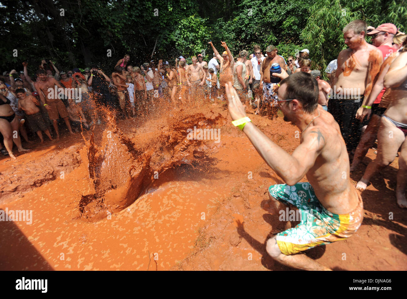 Mar 11, 2008 - East Dublin, Georgia, USA - Jeremiah Hatfield jumps in from a backhoe during the Mudpit Belly Flop event during the 13th annual Summer Redneck Games at Buckeye Park in East Dublin, Georgia, on Saturday. The annual homage to Southerners, began as a spoof to the 1996 Summer Olympics in Atlanta. Thousands of revelers attend the event whose events include bobbing for pig Stock Photo