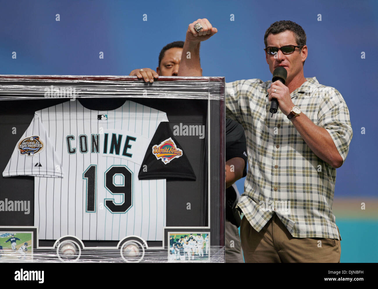 Jeff Conine editorial photo. Image of major, color, slide - 74116356