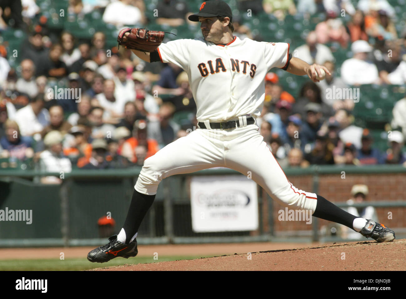 Barry Zito delivers a pitch for the Giants against the Diamondbacks in ...