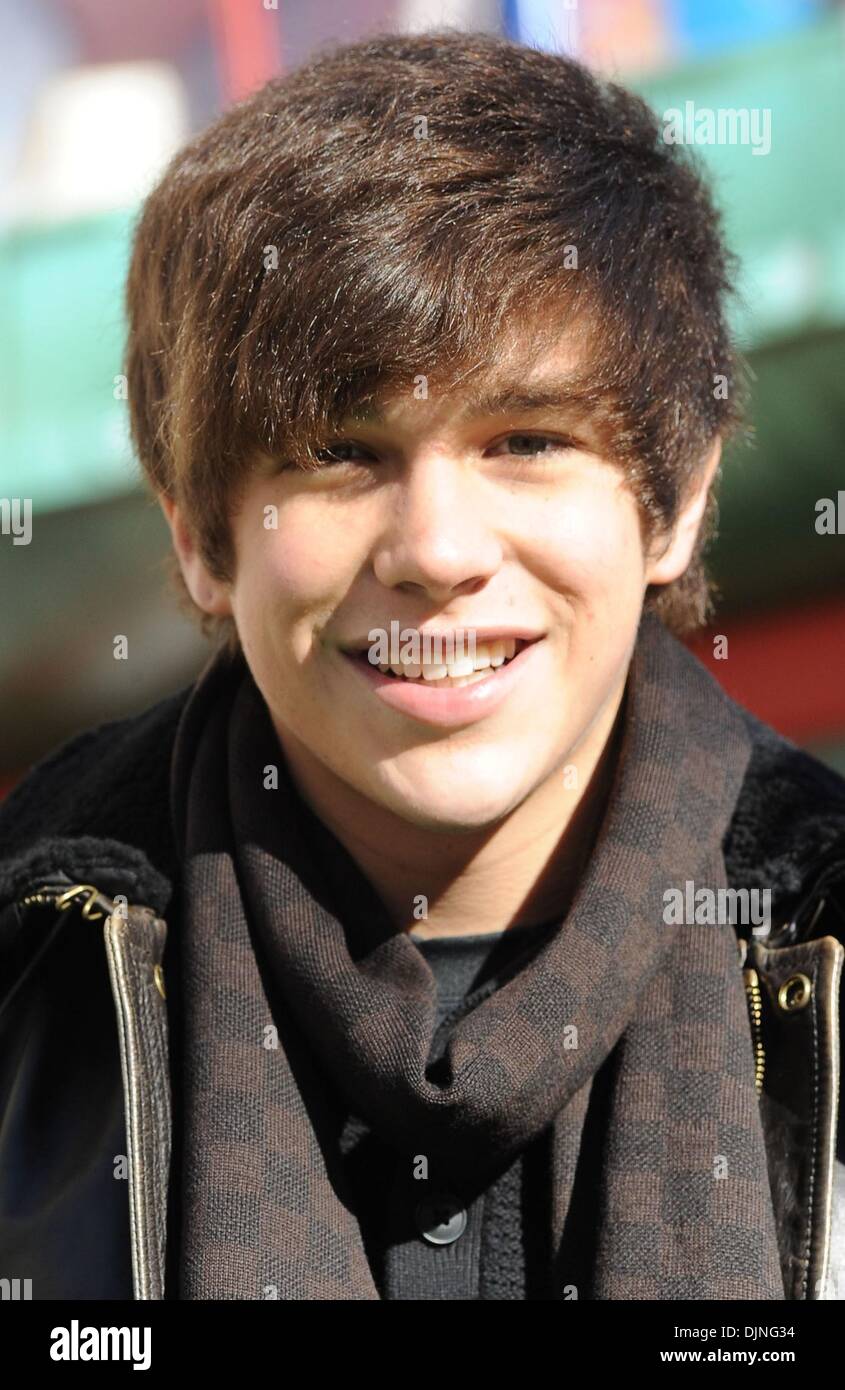 New York, NY, USA. 28th Nov, 2013. Austin Mahone in attendance for Macy ...