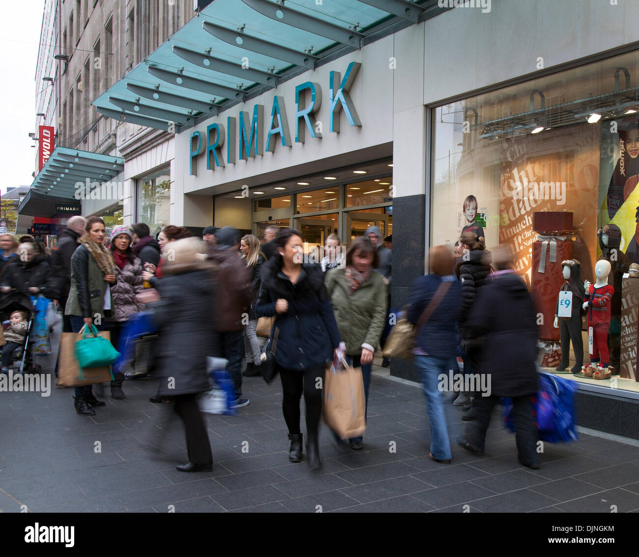 Liverpool, Merseyside, UK 29th November, 2013. Primark shoppers Stock