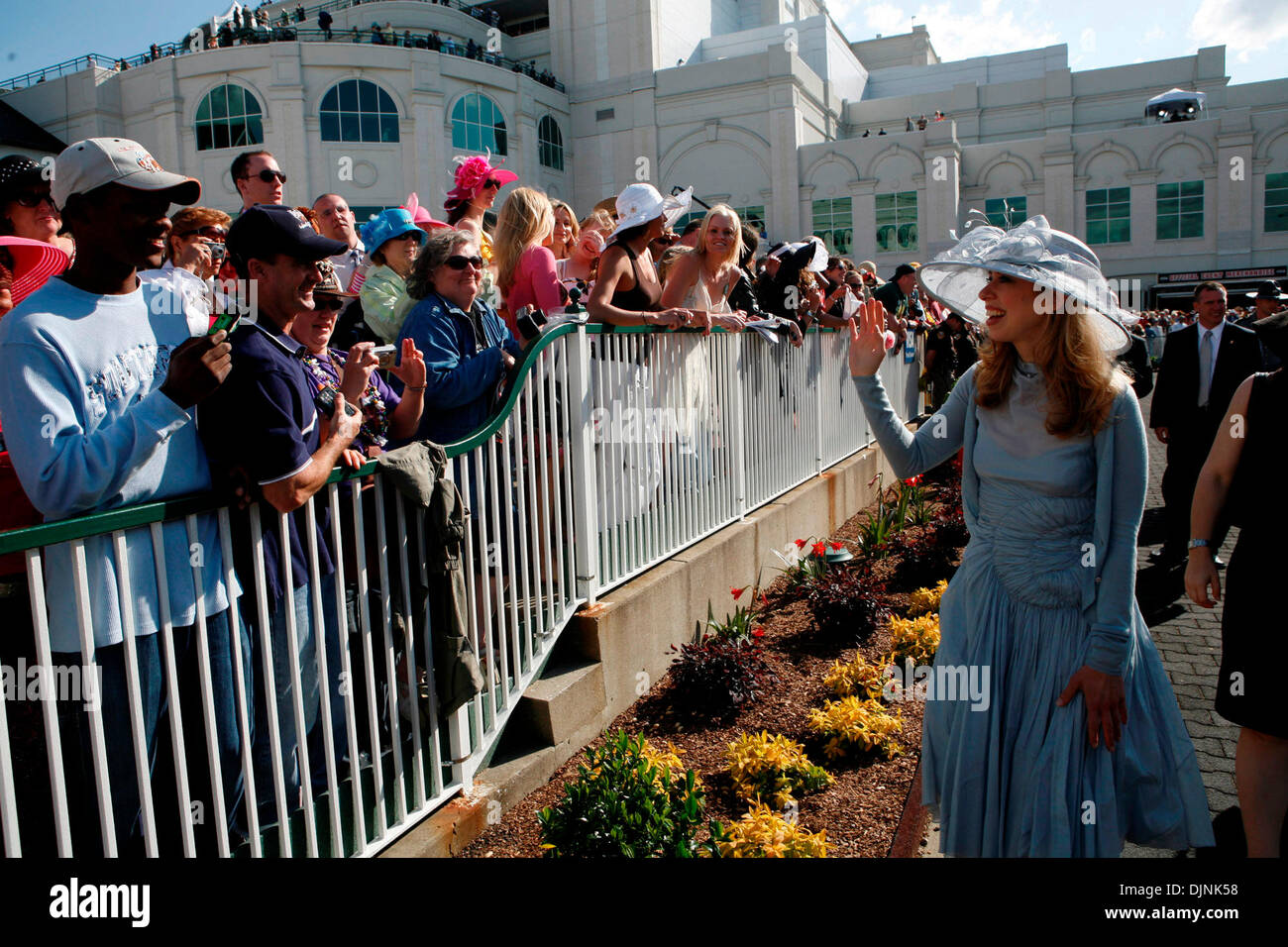 Chelsea Clinton talks with spectators in the paddock before the 134th running of the Kentucky Derby Saturday May 3, 2008, at Churchill Downs, Louisville, Ky. Photo by Ron Garrison  (Credit Image: © Lexington Herald Leader/ZUMA Press) Stock Photo
