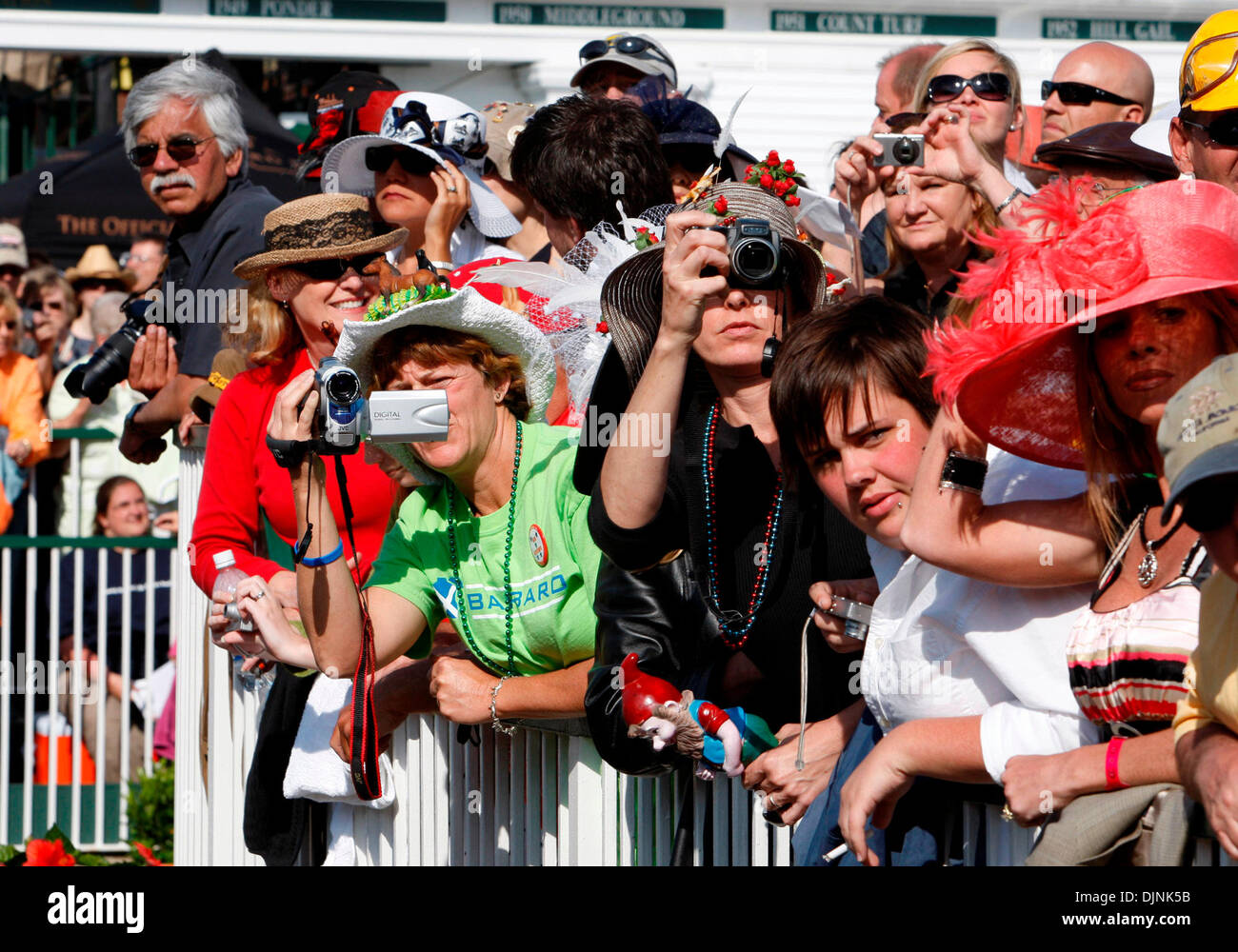 Spectators in the paddock take pictures of Chelsa Clinton before the 134th running of the Kentucky Derby Saturday May 3, 2008, at Churchill Downs, Louisville, Ky. Photo by Ron Garrison  (Credit Image: © Lexington Herald Leader/ZUMA Press) Stock Photo