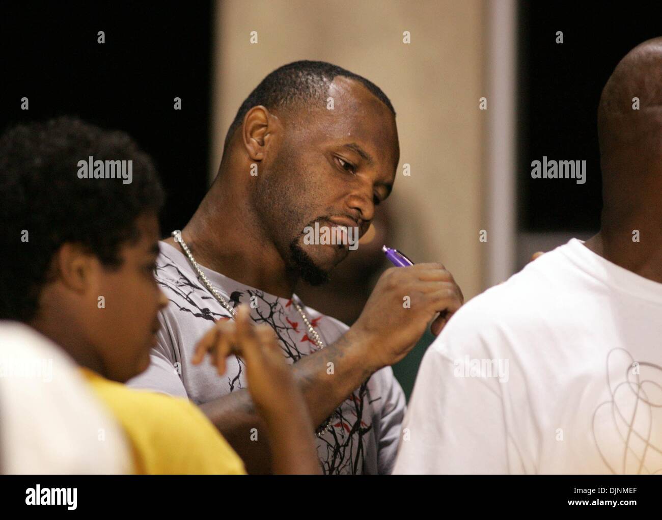 Jaguar signs hires stock photography and images Alamy